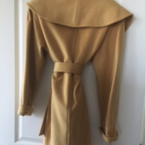 Women's coat - Picture 2 of 2